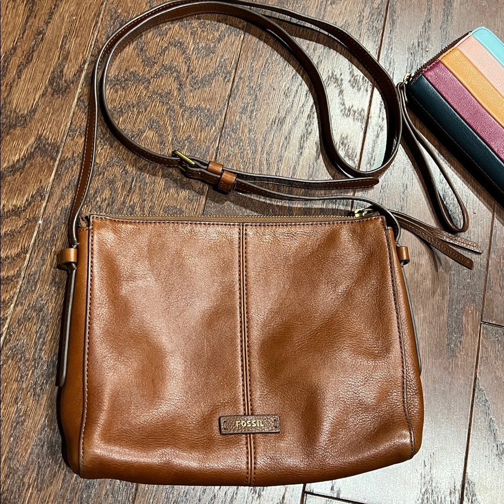 Fossil Crossbody Purse with Wallet - Picture 2 of 12